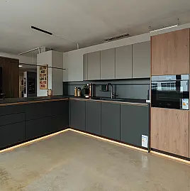 Exklusive Designküche mit Premium-Ausstattung