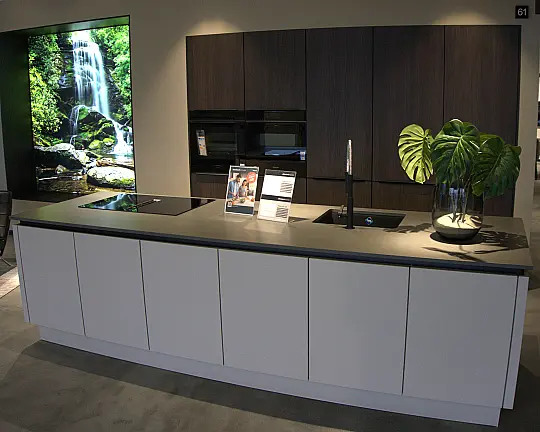 Black burned und Sandbeige seidenmatt mit Quarzkomposit Arbeitsplatte - Dassbach KNK61