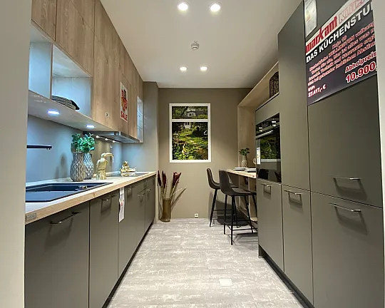 Küche mit 2 Zeilen und Sitzgelegenheit - Laser Vulkangrau Matt K19