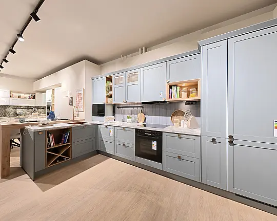 nobilia Frame Küche in Steinblau & Eiche mit Naturstein, Kupfer-Spüle & Bosch Geräten - Frame Lacklaminat Holzstruktur Steinblau / Korpus Eiche Sierra