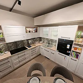 nobilia Landhausküche Cascada Weiß mit grüner Keramikspüle, Ausziehtisch & Bosch Serie 8