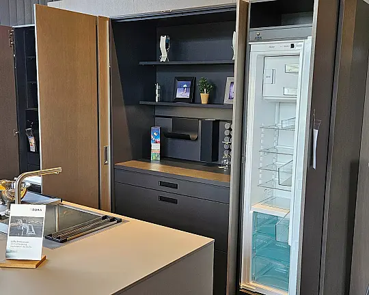 topmoderne Designer-Küche mit Bora Professional und Miele Geräten - Next125 Progr. 510