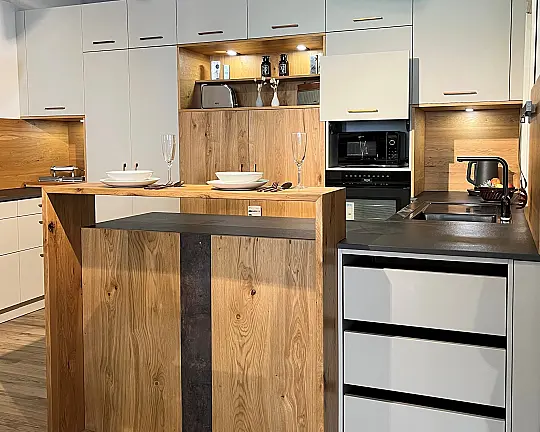 Moderne Küche Matt und Eiche Natur mit  Kupfergriffe - XL PUR 2656 Light Pepper