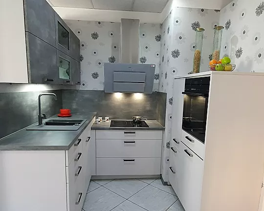 die Küche mit ergonomischer Arbeitshöhe für den kleinen Raum in seidengrau , ganz modern - modern, Seidengrau mit Caledonia abgesetzt, Progress + Franke