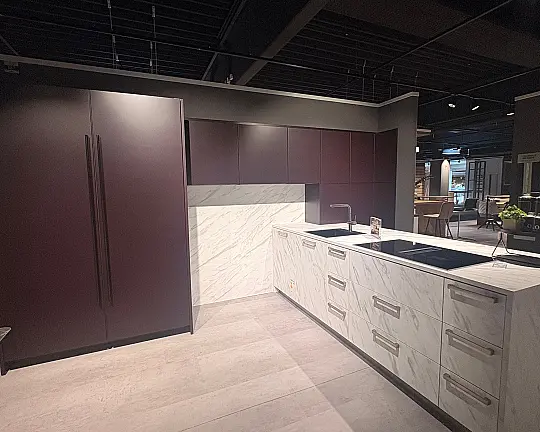 moderne Küche im hochwertigen Design - Impressa Merkur / Porto