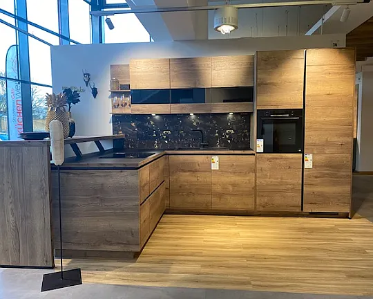 Moderne L-Küche mit Theke - Structura