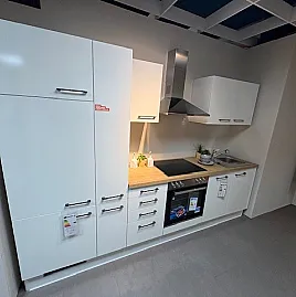 Moderne robuste Front mit leichtem Glanz Zeile