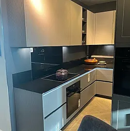 Design Küchzeile Grifflos in L-Form