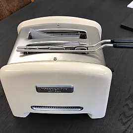 KitshenAid Toaster creme
