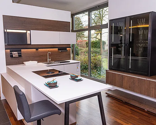  - Abverkauf inkl. LED Wandregal