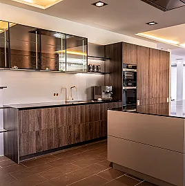 Insel mit Silestone Arbeitsplatte