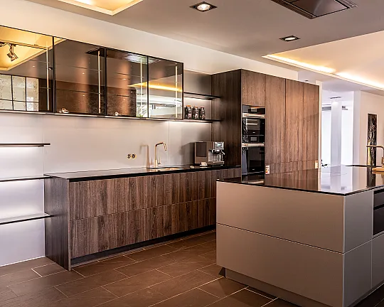 Insel mit Silestone Arbeitsplatte - Stage Line