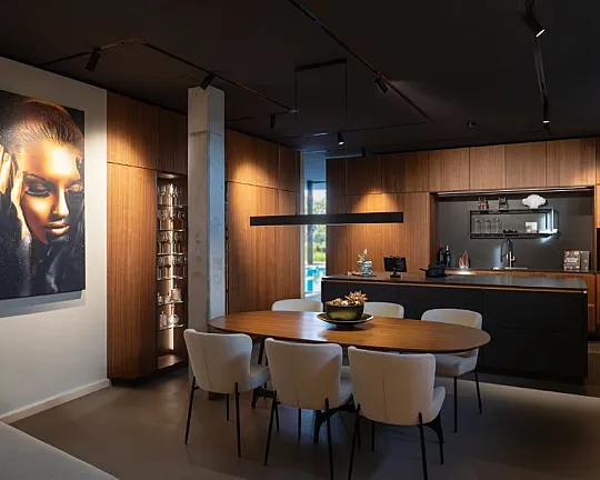 luxuriöses, ästhetisch höchst ansprechendes Exemplar - - i-Luminate Q-EI, 7040 Nussbaum Natur, Q-MP, 3162 stratusgrau pearl ultramatt -  Keramik Arbeitsplatte 12 mm calatarao silk -