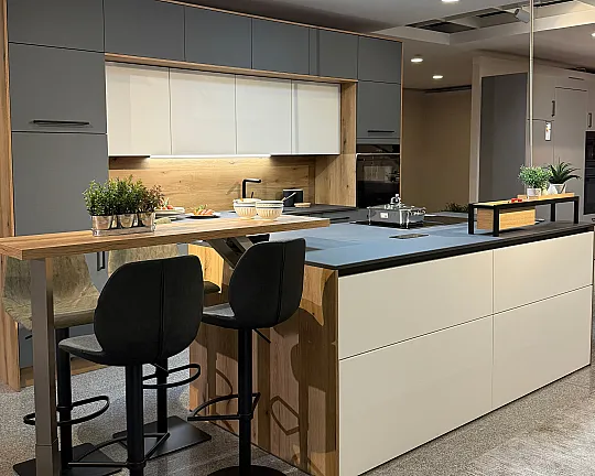 modern Küche mit Insellösung - XL Resopal Pro