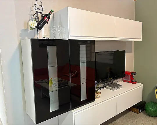 Stylische Wohnwand - Front Inline Lack Alpinweiß Matt