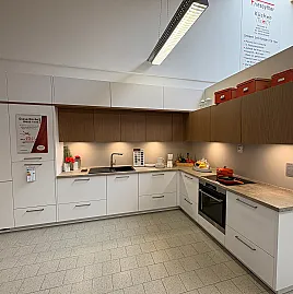 Zeitlose L-Küche in articweiß