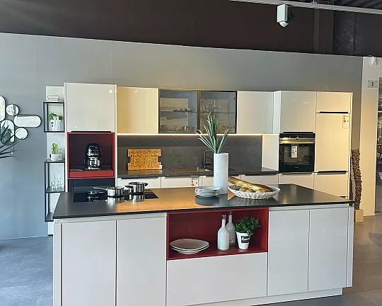 Moderne  Küchenzeile mit Insel - Sorrento Plus Exklusivfront
