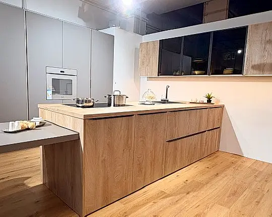 Natürlichkeit in ihrer schönsten Form - moderne Küche in Holz und Fango - Peru in T170 Fango und Tessina classic in K42 Mammut Eiche