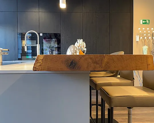 LEICHT-Küche contino/primo + MIELE - Primo Contino Grifflos