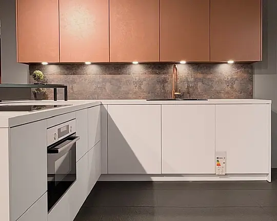 Copper meets Concrete - Industrial Charme mit Eleganz - XL Smart M in 4621 schneeweiß