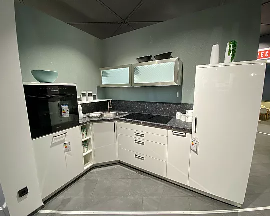 -moderne weiße L-Küche- - AV 2030 weiß Hochgl. Lack