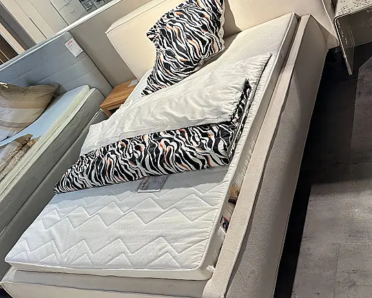 hochwertiges Polsterbett in 140 x 200 cm - BRINDIS