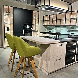 Exklusive Ballerina Ausstellungsküche mit Naturstein-Arbeitsplatte und hochwertiger Ausstattung