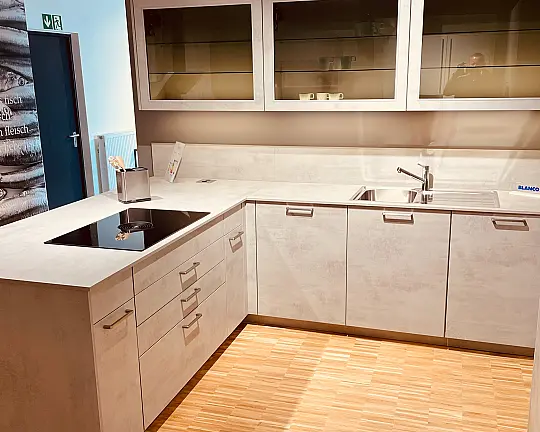 Moderne Küche Betonoptik incl. BORA Kochfeld mit Dunstabzug - 371 Rialto Betongrau