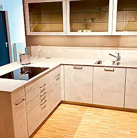Moderne Küche Betonoptik Induktionskochfeld und Backofen schwarz matt