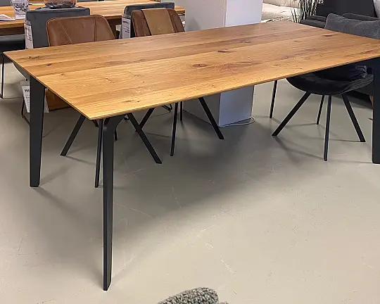 Massiver Esstisch - 3150