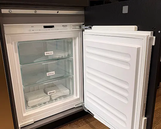Miele Einbau-Gefrierschrank für 72'er Nische - FN 30402 i
