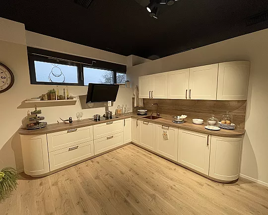 L-Küche im Landhausstil mit hochwertigem Gerätepaket - Concept 130 Roma