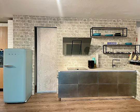 AV7070 Metalliclack Geschliffen mit SMEG, Miele und Neff Geräten - Häcker Systemat AV7070 Metalliclack Geschliffen