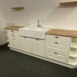 Landhaus Silk seidenmatt lackiert mit Massivholz-Arbeitsplatten