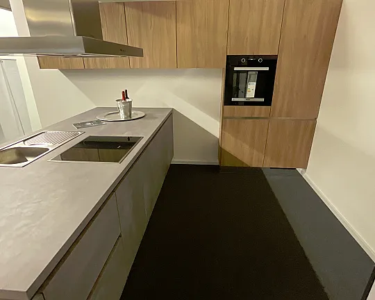 moderne Einbauküche Grifflos Betonoptik und Holzdekor - Celine Conrete grey