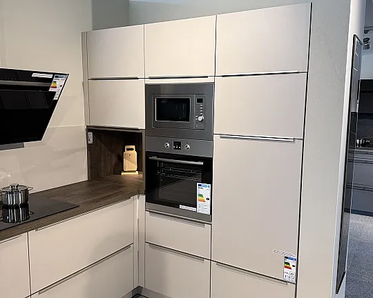 Moderne U-Küche mit Kuststoff Arbeitsplatten - Artego Turin Kaschmir