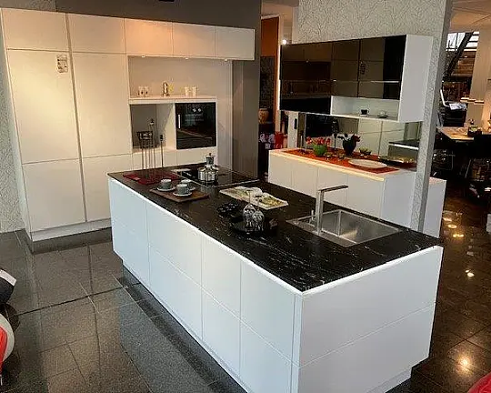 Exclusive Küche mit Granitplatte, grifflos Mattlack weiß - Systemat AV 2135 V588 Kristallweiß Mattlack