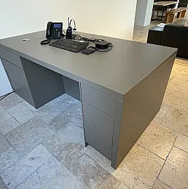 Schreibtisch