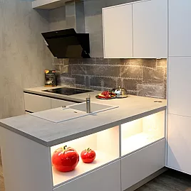 Moderne grifflose L-Küche mit Geräte Block