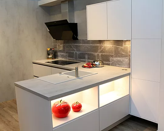 Moderne grifflose L-Küche mit Geräte Block - Riva - Beton grau