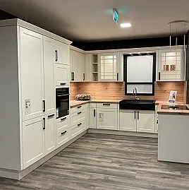 Landhausküche in U-Form