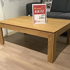 Hochwertiger eckiger Holztisch für das Wohnzimmer