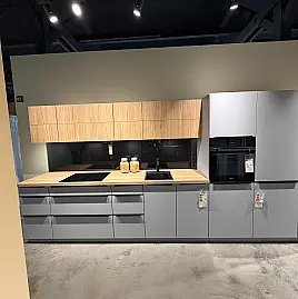 CBK 82 Nebelgrau seidenmatt kombiniert mit Dekor Honey Oak