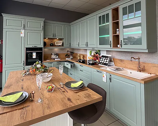 Landhaus Mara Salbei/silk - L-Küche Mara Landhaus  am Standort Oberhausen