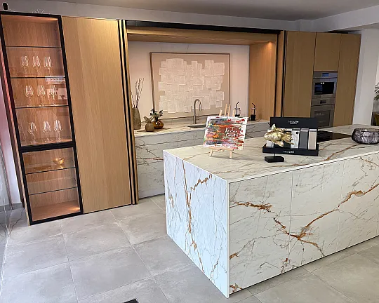 moderne Grifflosküche mit Keramikfront und Pocketdoors - Keramik Front