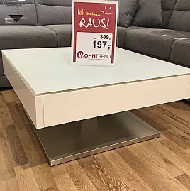 Moderner quadratischer Tisch in hellem Farbton