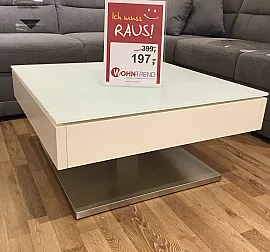Moderner quadratischer Tisch in hellem Farbton