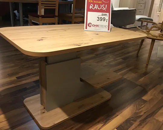 Großer Tisch aus hellem Holz - Couchtisch