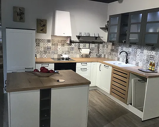 Landhausküche Weiß mit Holz Akzente Eiche NB inkl. E-Geräte L-Form Küche modern ausgestattet - Nordic 782 Weiß matt