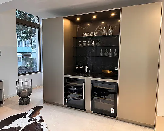 und Quarzwerkstoff Vanilla noir poliert - + Segmento Bar in Alu champagner